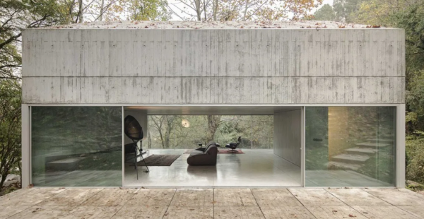 Villa minimalis dengan tampilan beton ekspos